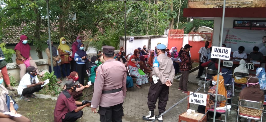 Bhabinkamtibmas Lakukan Pengamanan Pencairan BPNT